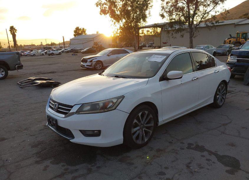 Photo 2 of 2015 Honda Accord SPORT (VIN 1HGCR2F55FA115831)