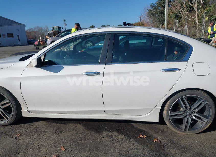 Photo 14 of 2017 Honda Accord SPORT (VIN 1HGCR2F55HA005123)