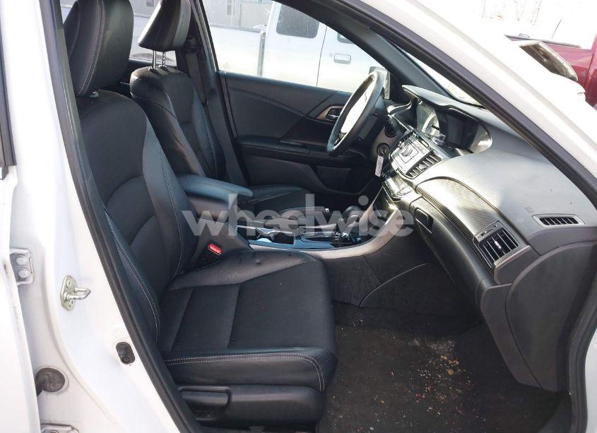 Photo 5 of 2017 Honda Accord SPORT (VIN 1HGCR2F55HA031351)