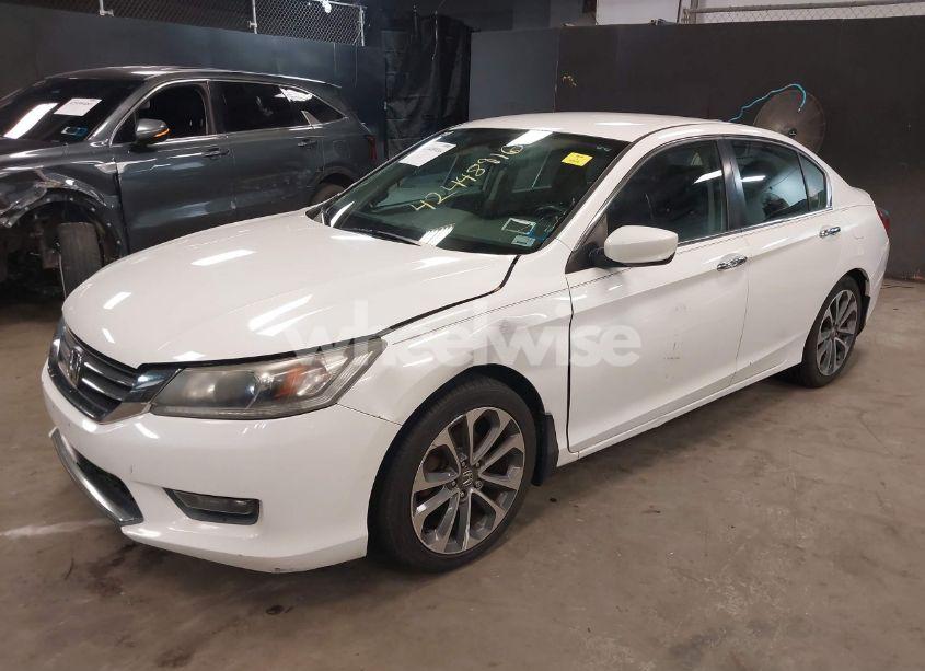 Photo 2 of 2015 Honda Accord SPORT (VIN 1HGCR2F56FA149325)