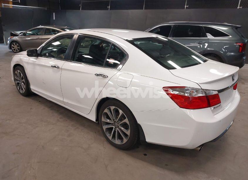 Photo 3 of 2015 Honda Accord SPORT (VIN 1HGCR2F56FA149325)