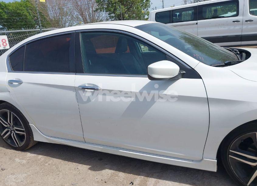 Photo 13 of 2016 Honda Accord SPORT (VIN 1HGCR2F56GA102085)