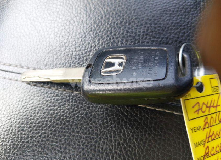 Photo 11 of 2016 Honda Accord SPORT (VIN 1HGCR2F56GA107044)