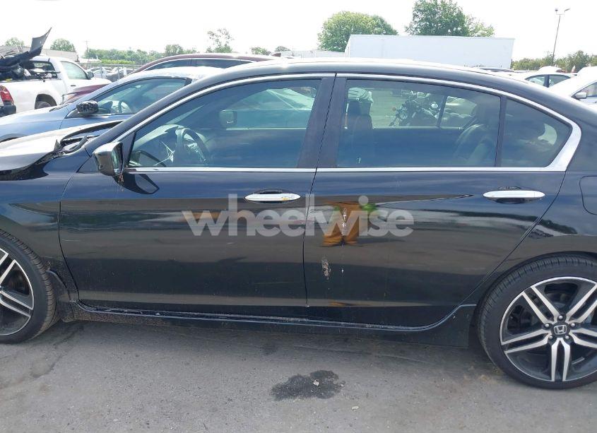 Photo 15 of 2017 Honda Accord SPORT (VIN 1HGCR2F56HA240176)