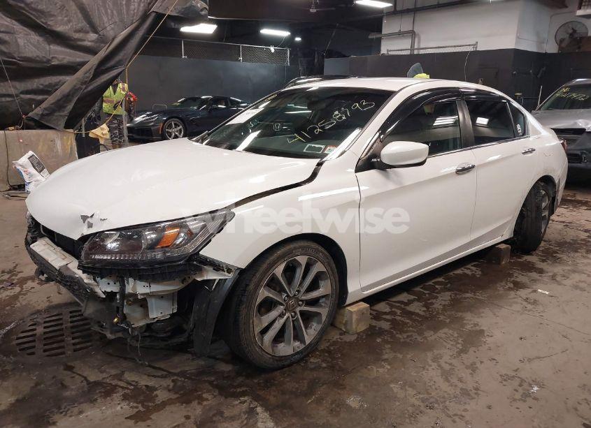 Photo 2 of 2014 Honda Accord SPORT (VIN 1HGCR2F57EA089960)