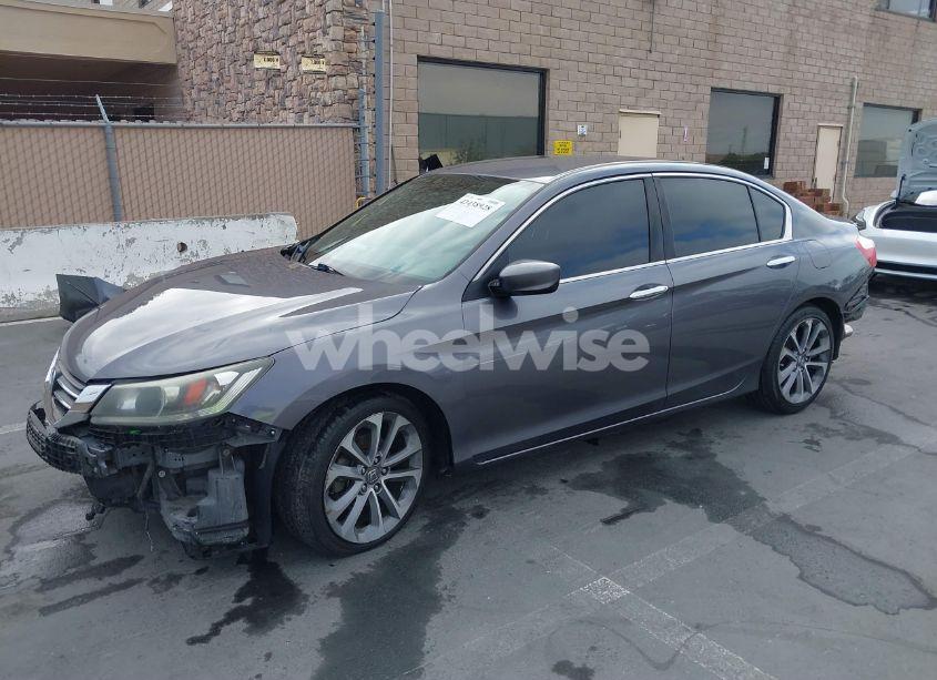 Photo 2 of 2015 Honda Accord SPORT (VIN 1HGCR2F57FA033132)