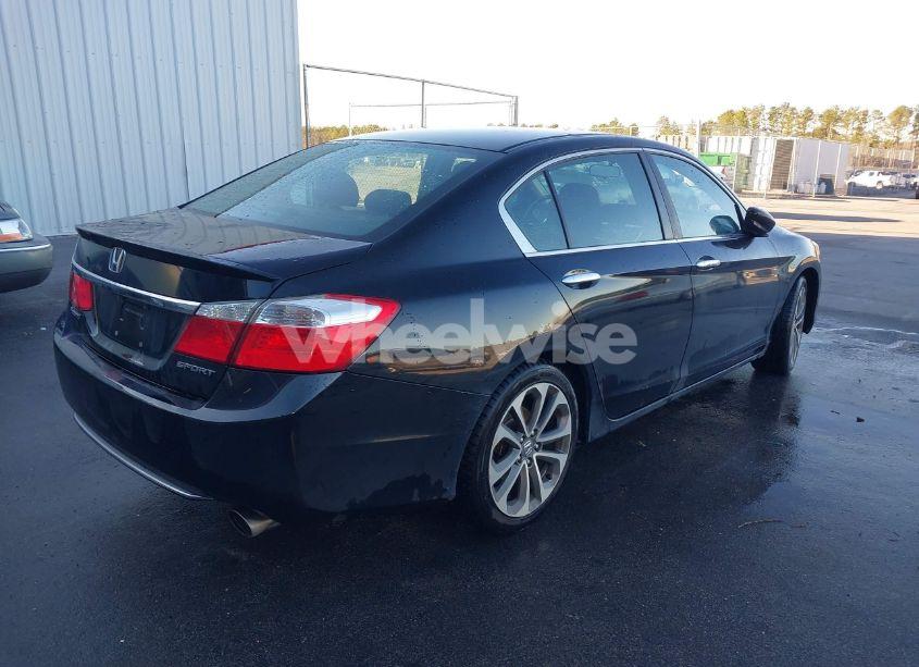 Photo 4 of 2015 Honda Accord SPORT (VIN 1HGCR2F57FA138379)