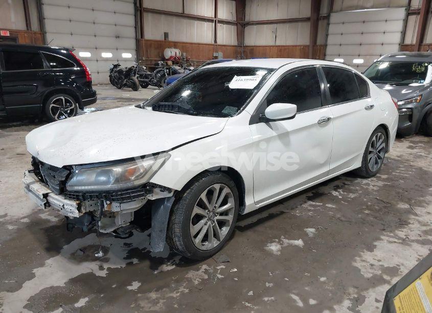 Photo 2 of 2015 Honda Accord SPORT (VIN 1HGCR2F57FA185606)