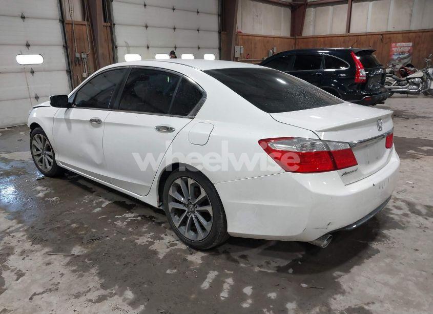 Photo 3 of 2015 Honda Accord SPORT (VIN 1HGCR2F57FA185606)