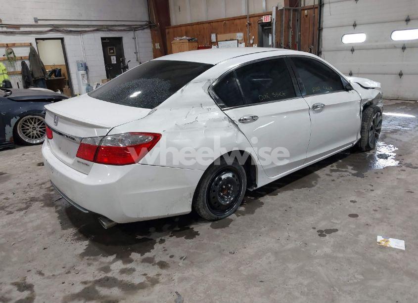 Photo 4 of 2015 Honda Accord SPORT (VIN 1HGCR2F57FA185606)