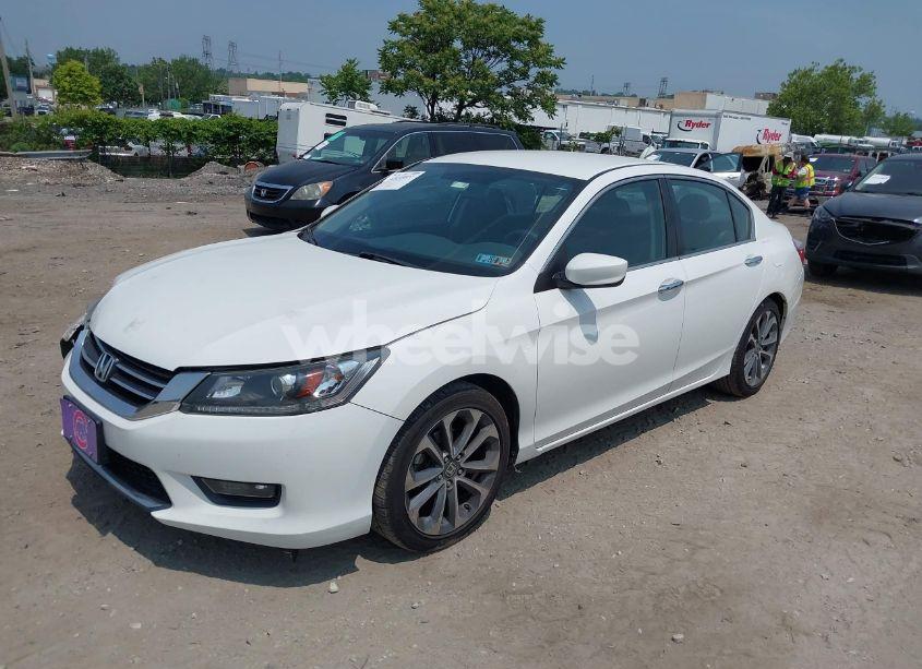 Photo 2 of 2015 Honda Accord SPORT (VIN 1HGCR2F57FA213033)