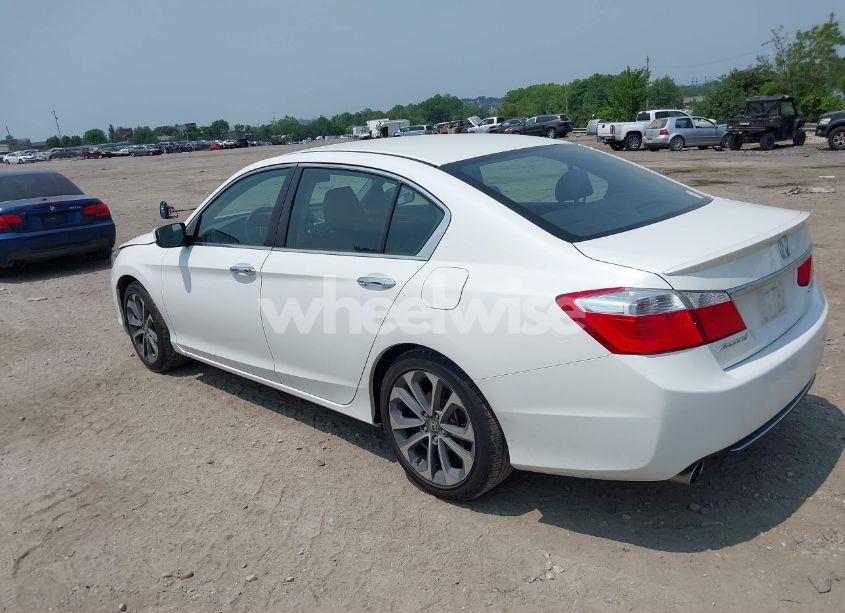 Photo 3 of 2015 Honda Accord SPORT (VIN 1HGCR2F57FA213033)
