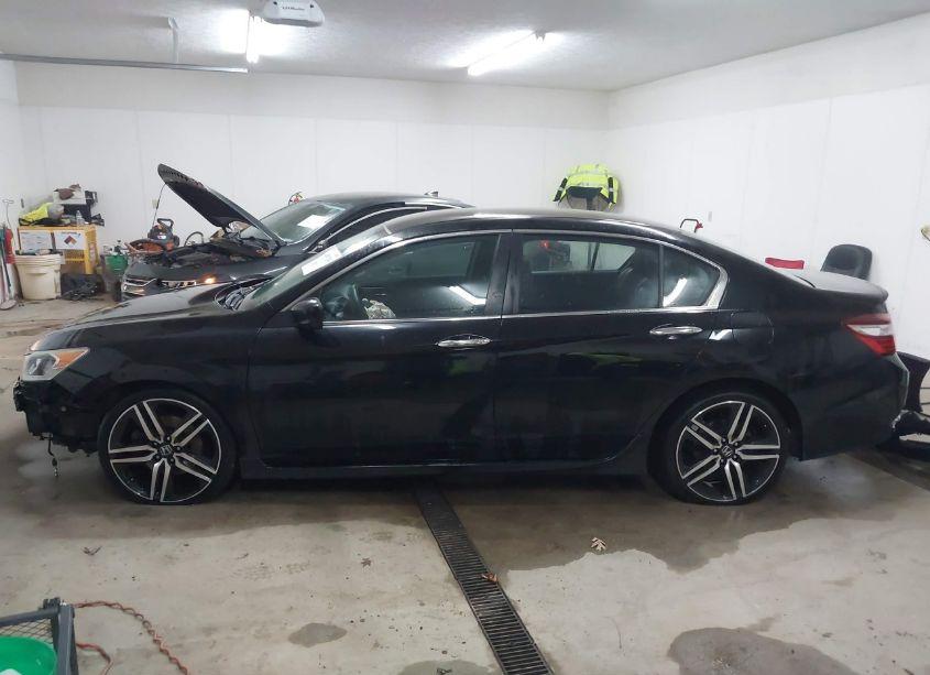 Photo 15 of 2016 Honda Accord SPORT (VIN 1HGCR2F57GA018325)