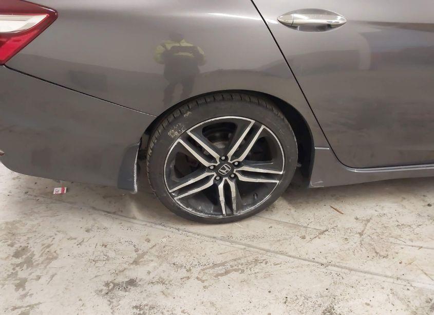 Photo 17 of 2017 Honda Accord SPORT (VIN 1HGCR2F57HA016088)