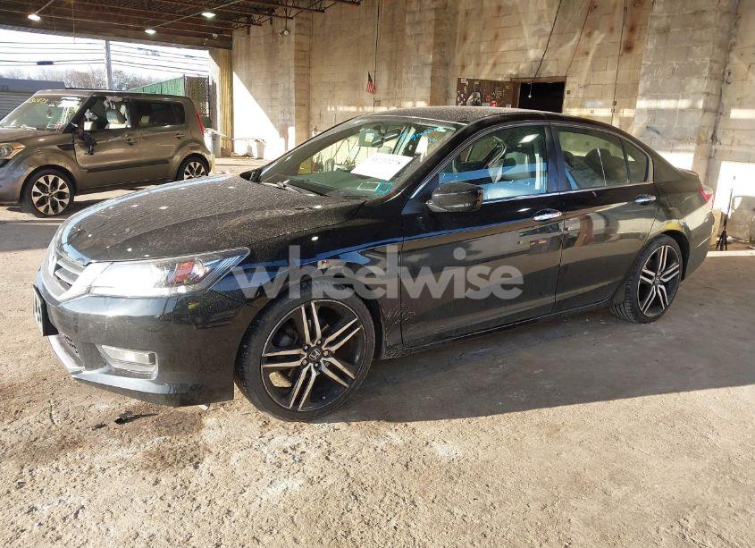 Photo 2 of 2014 Honda Accord SPORT (VIN 1HGCR2F58EA092592)