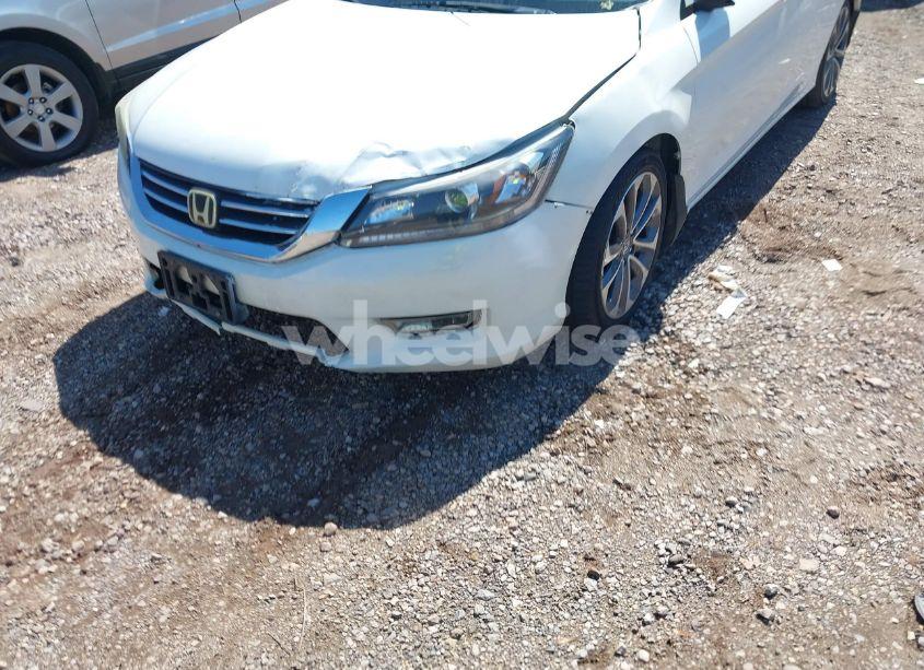 Photo 2 of 2015 Honda Accord SPORT (VIN 1HGCR2F58FA052627)