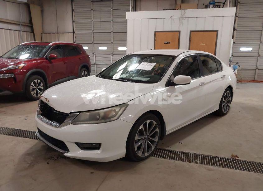 Photo 2 of 2015 Honda Accord SPORT (VIN 1HGCR2F58FA256697)