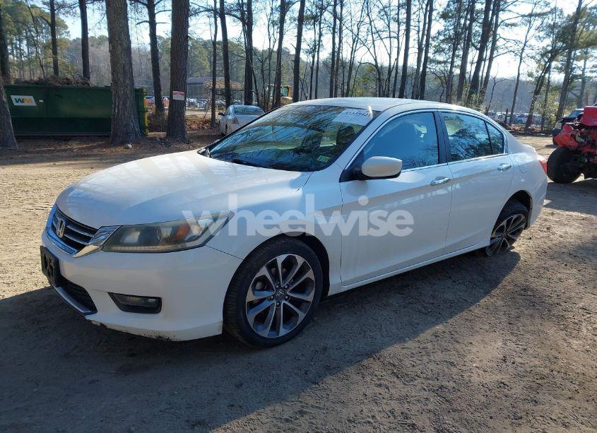 Photo 2 of 2015 Honda Accord SPORT (VIN 1HGCR2F58FA271829)