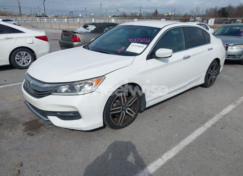 Photo 2 of 2016 Honda Accord SPORT (VIN 1HGCR2F58GA033660)