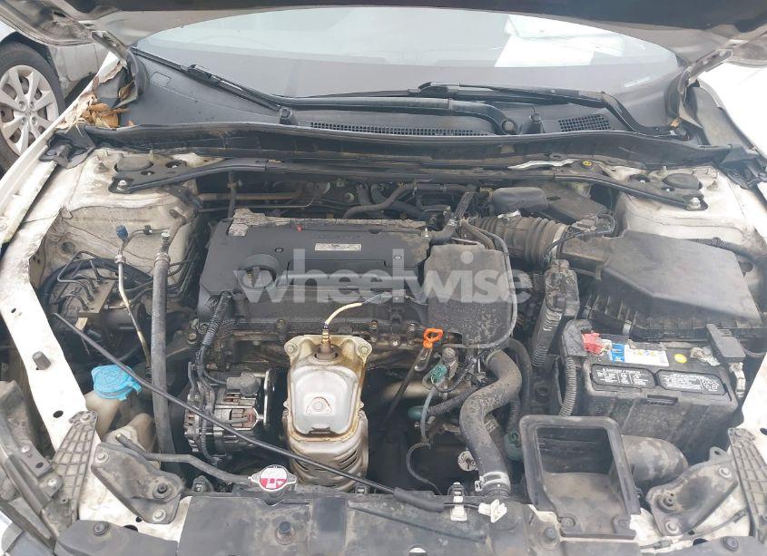 Photo 10 of 2016 Honda Accord SPORT (VIN 1HGCR2F58GA198995)