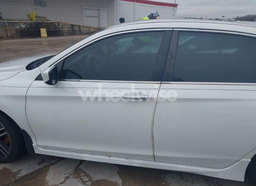 Photo 15 of 2016 Honda Accord SPORT (VIN 1HGCR2F58GA198995)