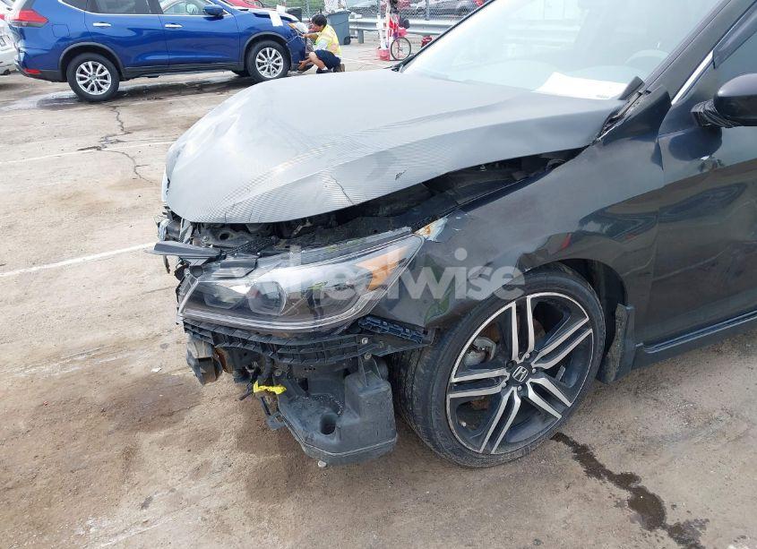 Photo 19 of 2017 Honda Accord SPORT (VIN 1HGCR2F58HA082701)