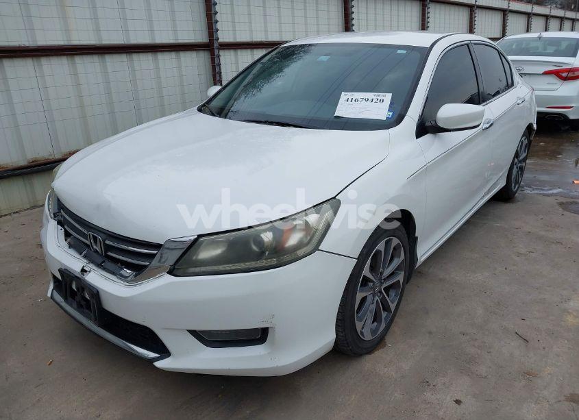 Photo 2 of 2015 Honda Accord SPORT (VIN 1HGCR2F59FA208187)