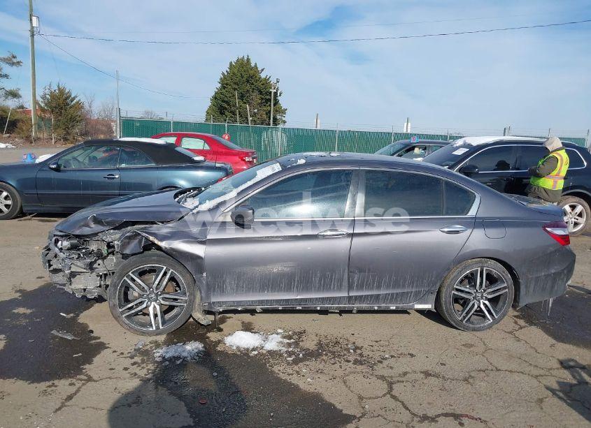 Photo 15 of 2016 Honda Accord SPORT (VIN 1HGCR2F59GA197225)