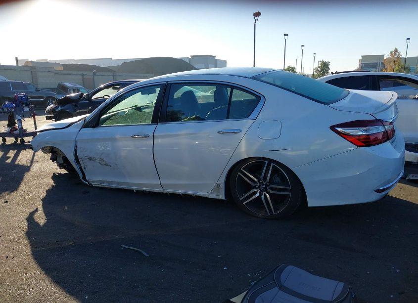 Photo 15 of 2017 Honda Accord SPORT (VIN 1HGCR2F59HA290036)