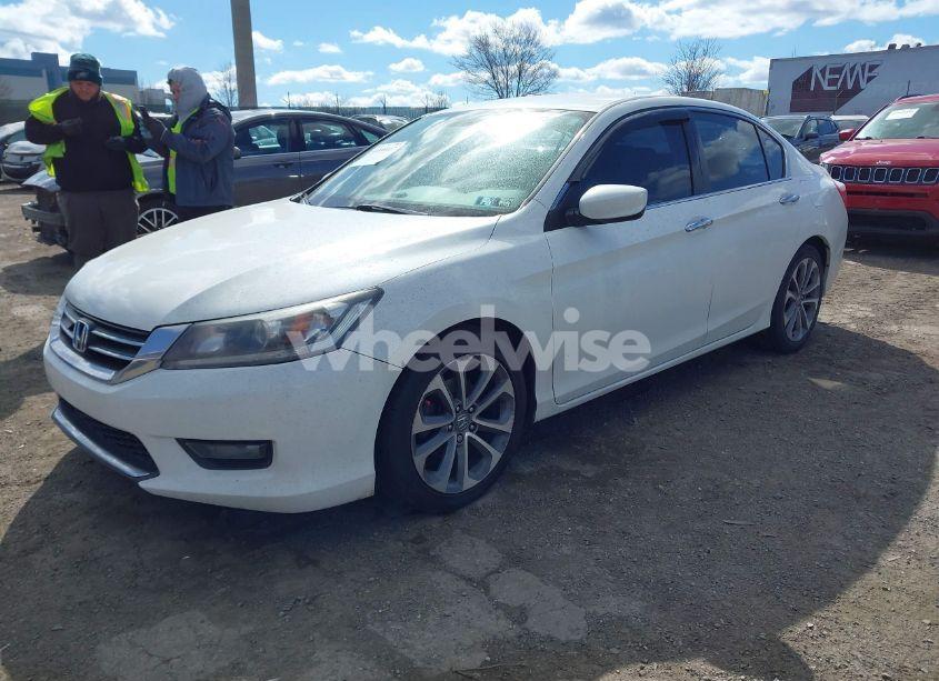 Photo 2 of 2015 Honda Accord SPORT (VIN 1HGCR2F5XFA008984)