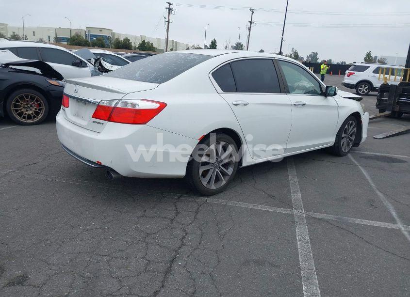 Photo 4 of 2015 Honda Accord SPORT (VIN 1HGCR2F5XFA022769)