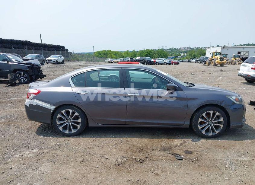 Photo 12 of 2015 Honda Accord SPORT (VIN 1HGCR2F5XFA055660)