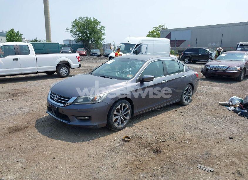 Photo 2 of 2015 Honda Accord SPORT (VIN 1HGCR2F5XFA055660)