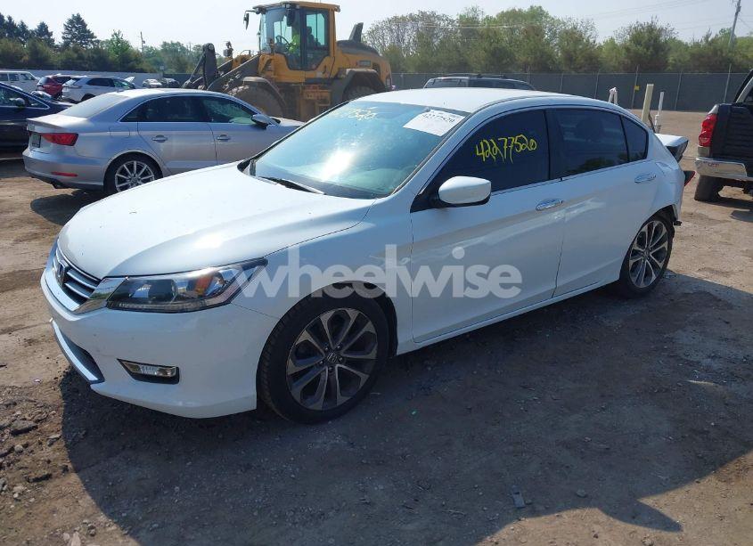 Photo 2 of 2015 Honda Accord SPORT (VIN 1HGCR2F5XFA217349)