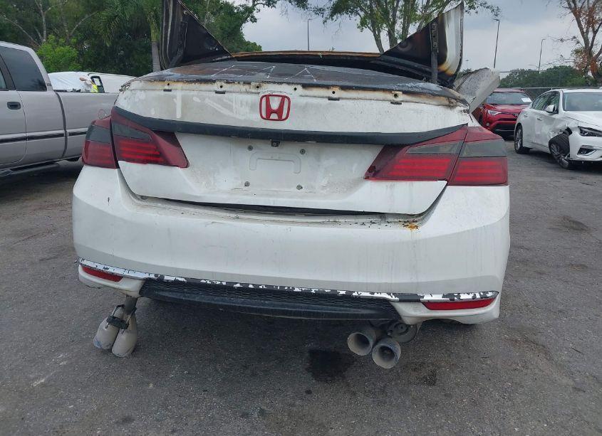 Photo 15 of 2016 Honda Accord SPORT (VIN 1HGCR2F5XGA117642)