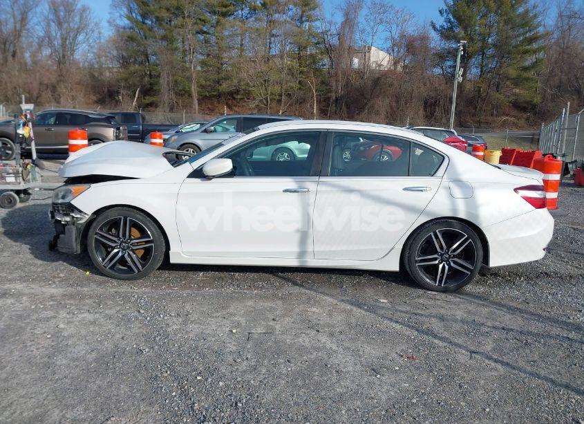 Photo 14 of 2016 Honda Accord SPORT (VIN 1HGCR2F5XGA123652)