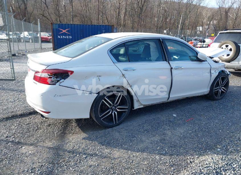 Photo 4 of 2016 Honda Accord SPORT (VIN 1HGCR2F5XGA123652)