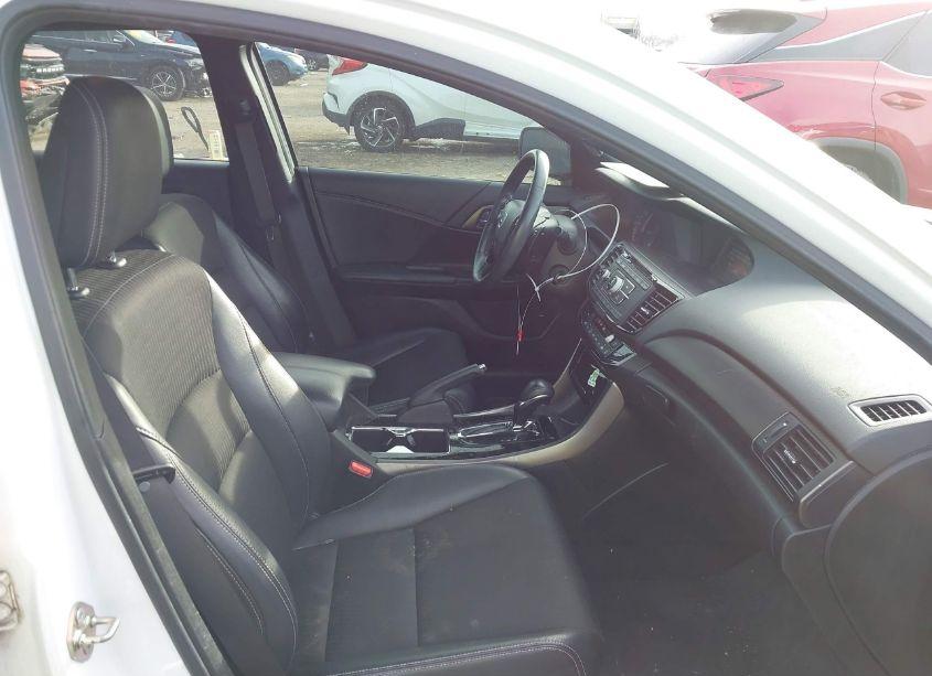 Photo 5 of 2016 Honda Accord SPORT (VIN 1HGCR2F5XGA210144)