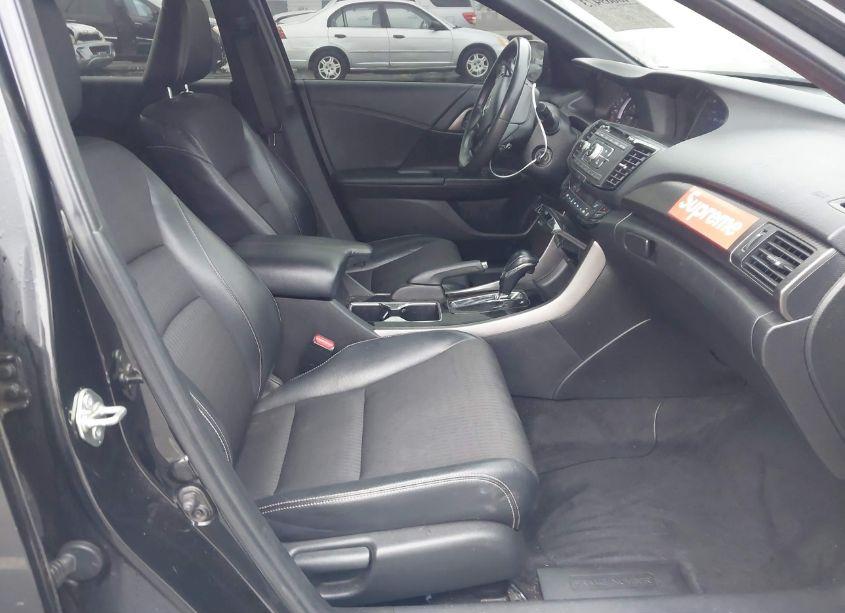 Photo 5 of 2016 Honda Accord SPORT (VIN 1HGCR2F5XGA212671)