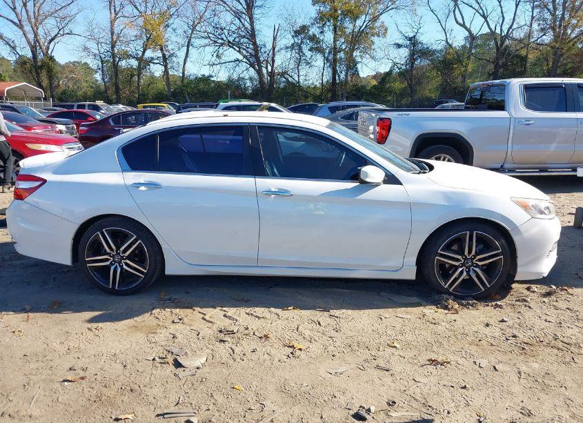 Photo 13 of 2017 Honda Accord SPORT (VIN 1HGCR2F5XHA028316)