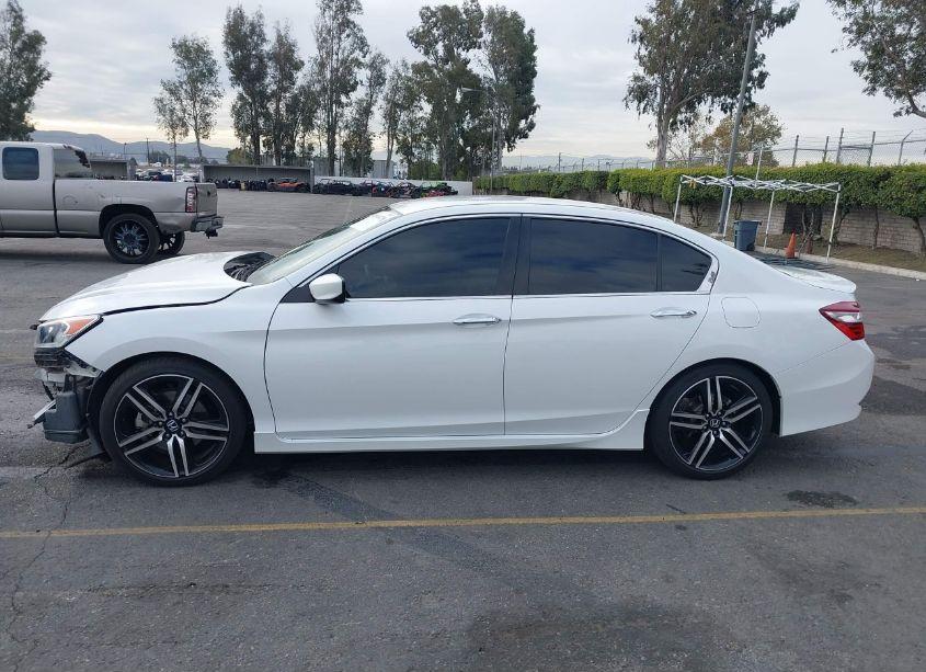 Photo 15 of 2016 Honda Accord SPORT (VIN 1HGCR2F60GA109820)