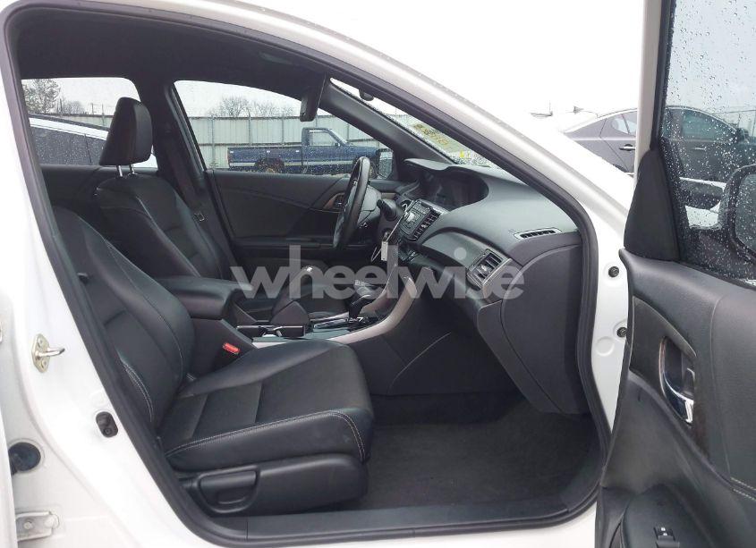 Photo 5 of 2017 Honda Accord SPORT (VIN 1HGCR2F60HA108877)