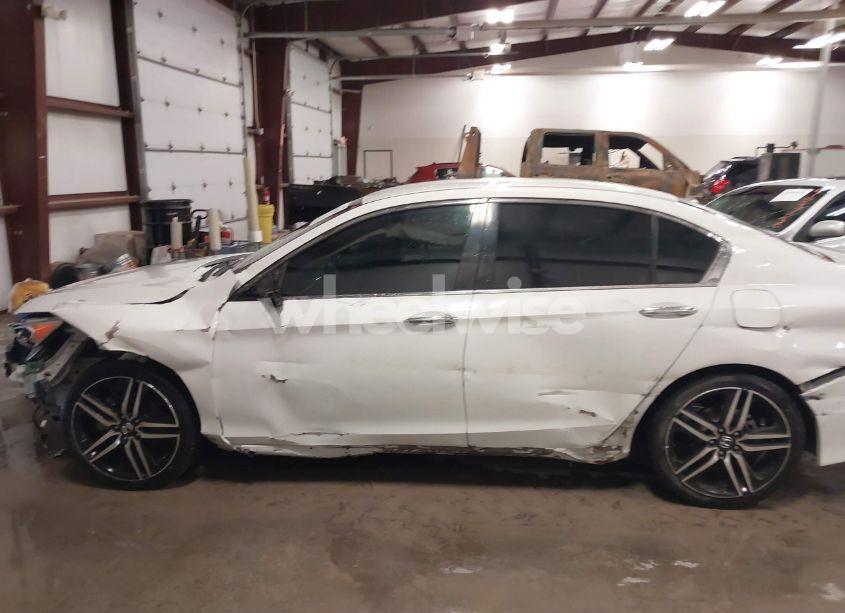 Photo 14 of 2017 Honda Accord SPORT (VIN 1HGCR2F62HA178252)