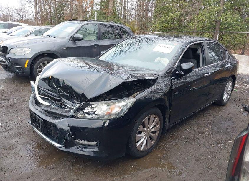 Photo 2 of 2015 Honda Accord EX (VIN 1HGCR2F70FA068810)