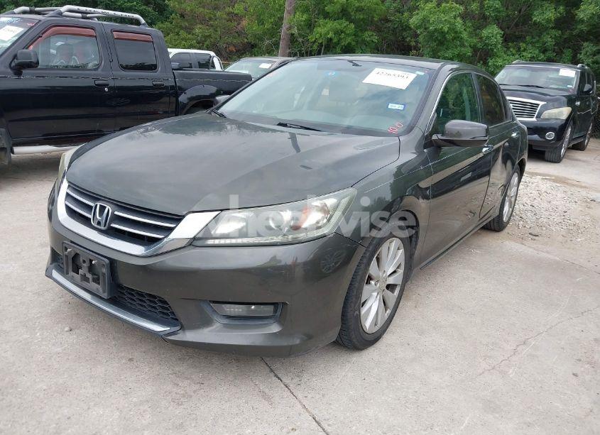 Photo 2 of 2015 Honda Accord EX (VIN 1HGCR2F70FA133400)