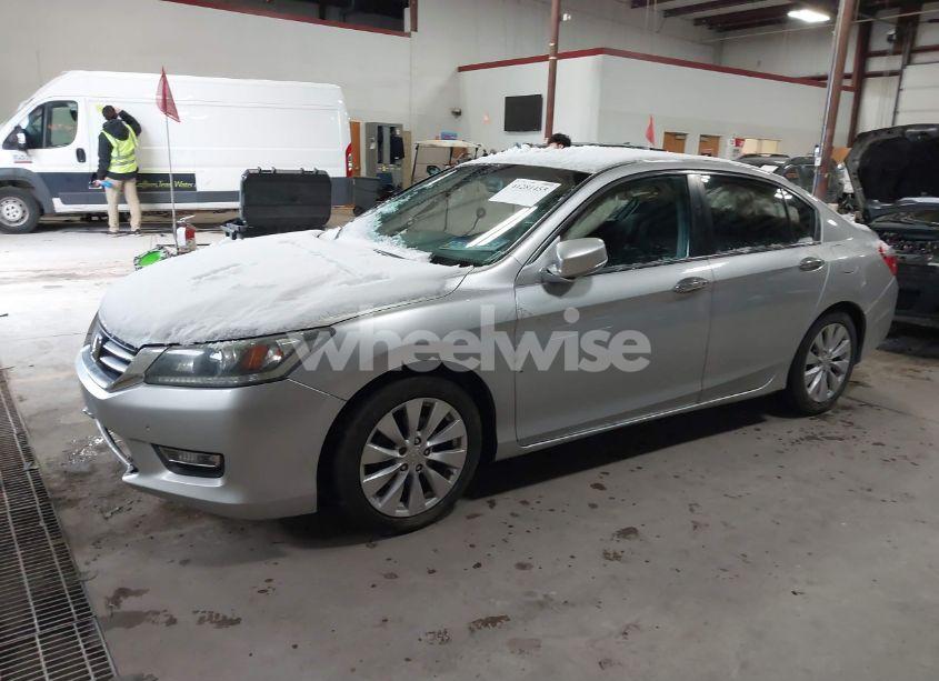 Photo 2 of 2013 Honda Accord EX (VIN 1HGCR2F71DA028961)