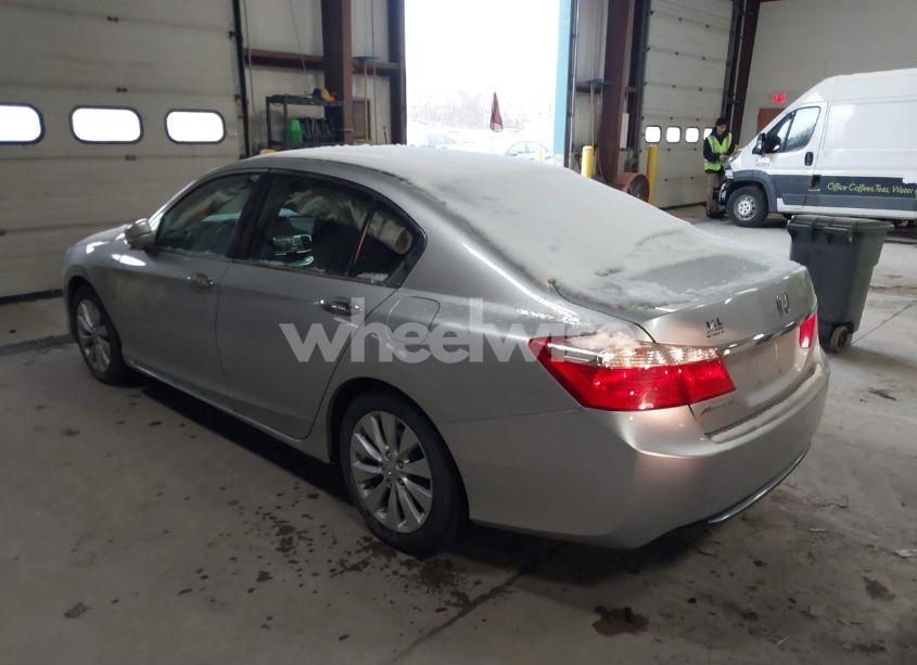 Photo 3 of 2013 Honda Accord EX (VIN 1HGCR2F71DA028961)