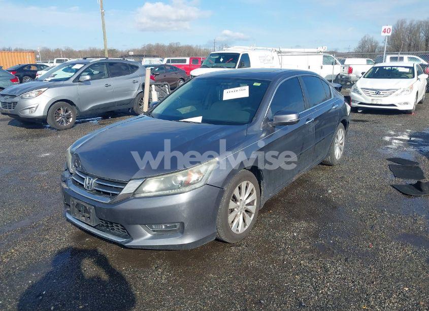 Photo 2 of 2013 Honda Accord EX (VIN 1HGCR2F72DA160742)