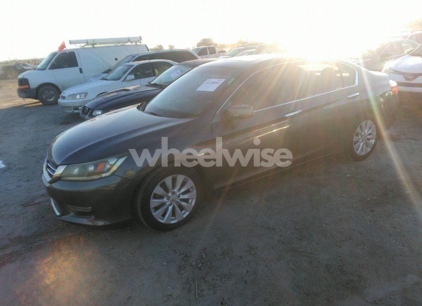 Photo 2 of 2013 Honda Accord EX (VIN 1HGCR2F76DA046629)