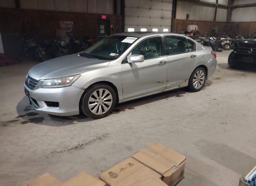 Photo 2 of 2013 Honda Accord EX (VIN 1HGCR2F7XDA044298)